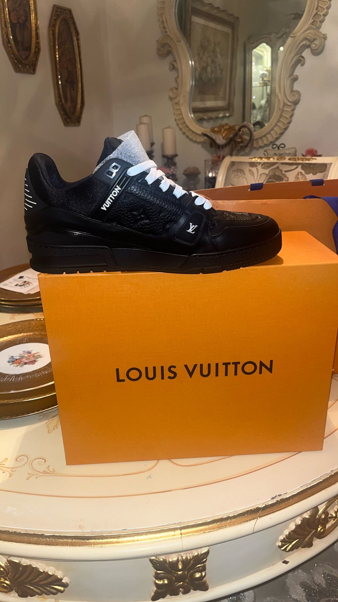 Louis Vuitton sneaker 8 1/2