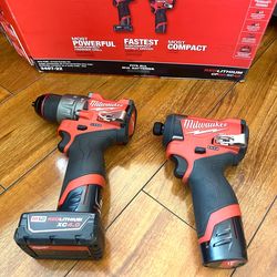 Se habla español Milwaukee 12 fuel kit charger included