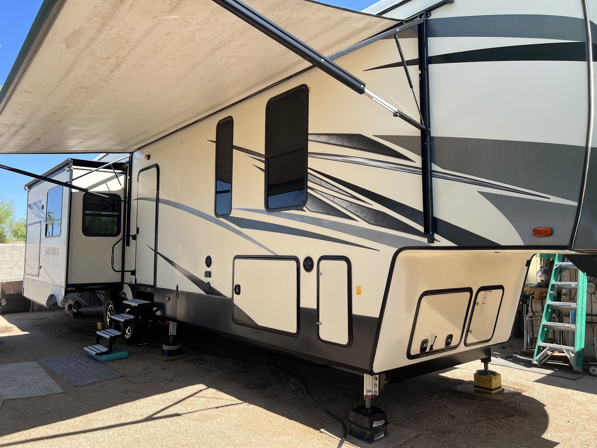2018 Forest River 372LOK