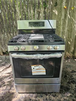 GE® 30" Free-Standing Gas Convection Range