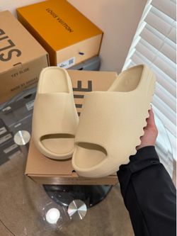 Bone Yeezy slide