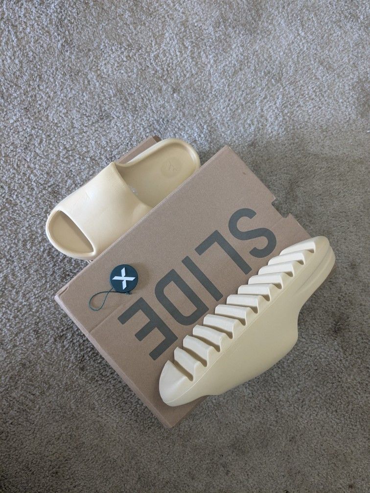 Yeezy Slides (Throw In A PRICE!!!!)