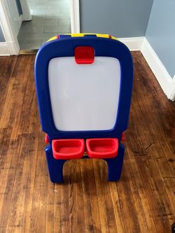 Crayola Kids Plastic Art Easel with Whiteboard.