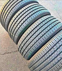 255 50 20 Goodyear tires Con 80% de Vida Las 4
