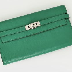 𝐇𝐞𝐫𝐦𝐞𝐬 𝐄𝐩𝐬𝐨𝐦 𝐊𝐞𝐥𝐥𝐲 𝐓𝐨 𝐆𝐨 𝐖𝐚𝐥𝐥𝐞𝐭 𝐂𝐥𝐮𝐭𝐜𝐡