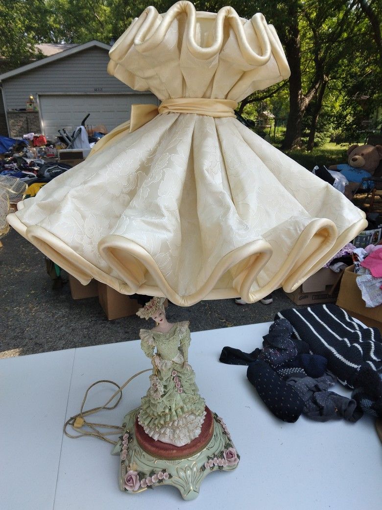 ANTIQUE. LAMPS. TODAY ONLY. 275. BOTH. https://offerup.com/redirect/?o=TkVFRC5UTw==. PAY. BILLS
