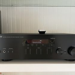 Yamaha r-n303 Network Stereo Receiver Amplifier