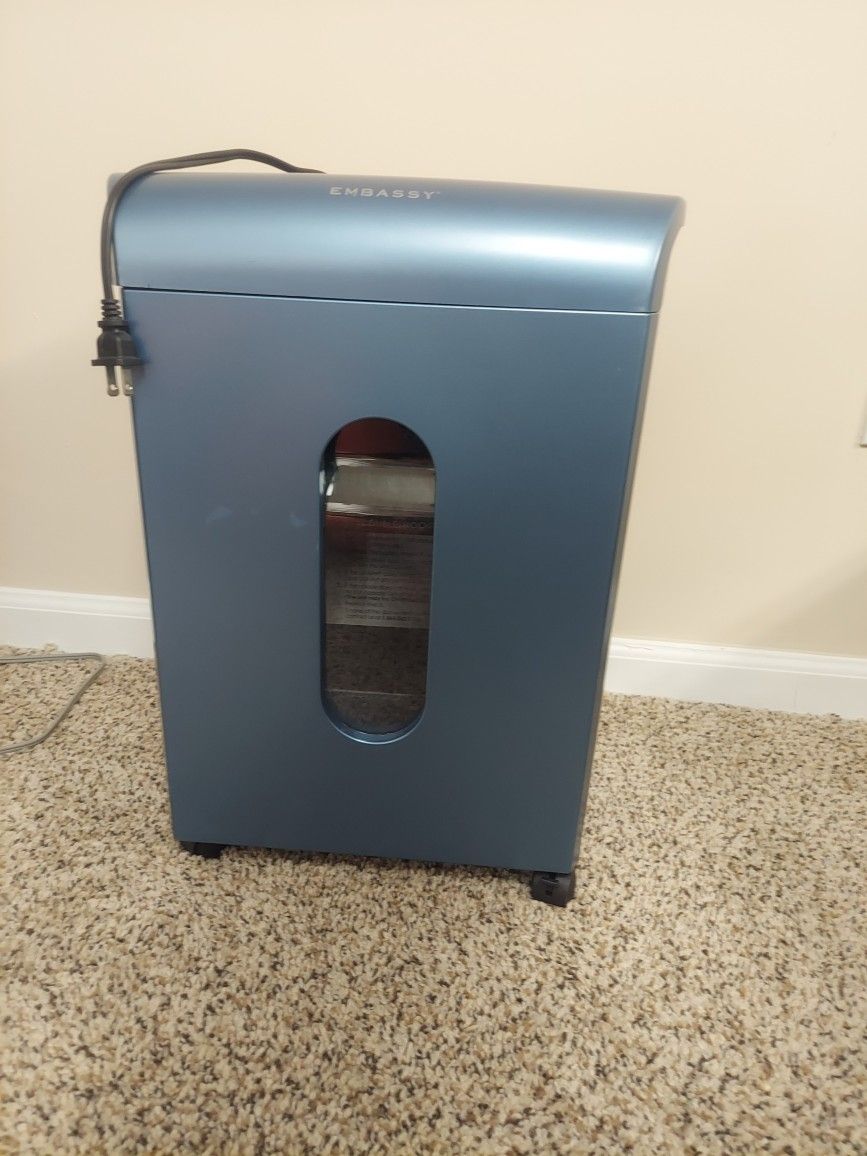 Embassy 14-Sheet Micro-Cut Paper Shredder. 