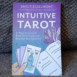 Intuitive Tarot: 31 Days to Learn to Read Tarot Cards and Develop Your Intuition, (Paperback)