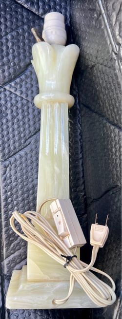 Vintage ~15-1/4” tall, Aladdin Alacite Table Lamp featuring a Cream & Green Lily Lotus Pattern & a Column Base
