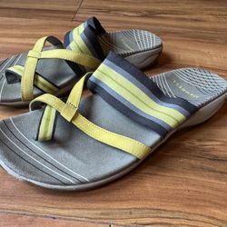 Merrell Zinnia Strappy Sandals Yellow Black Stripe Flat Slip On Shoes Size 9