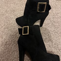 Black Platform Pumps