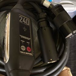 Tesla Gen-1 Universal Mobile Connector (UMC). 