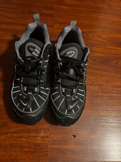Size 9.5 Nike air maxes