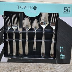 TOWLE PREMIUM STAINLESS SERVICE FOR 8 PLUS 2 ADDITIONAL 