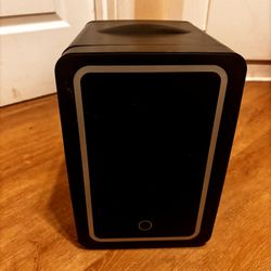 Mini Portable Fridge W/ Handle. 
