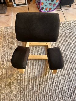 Ergonomic kneeling chair