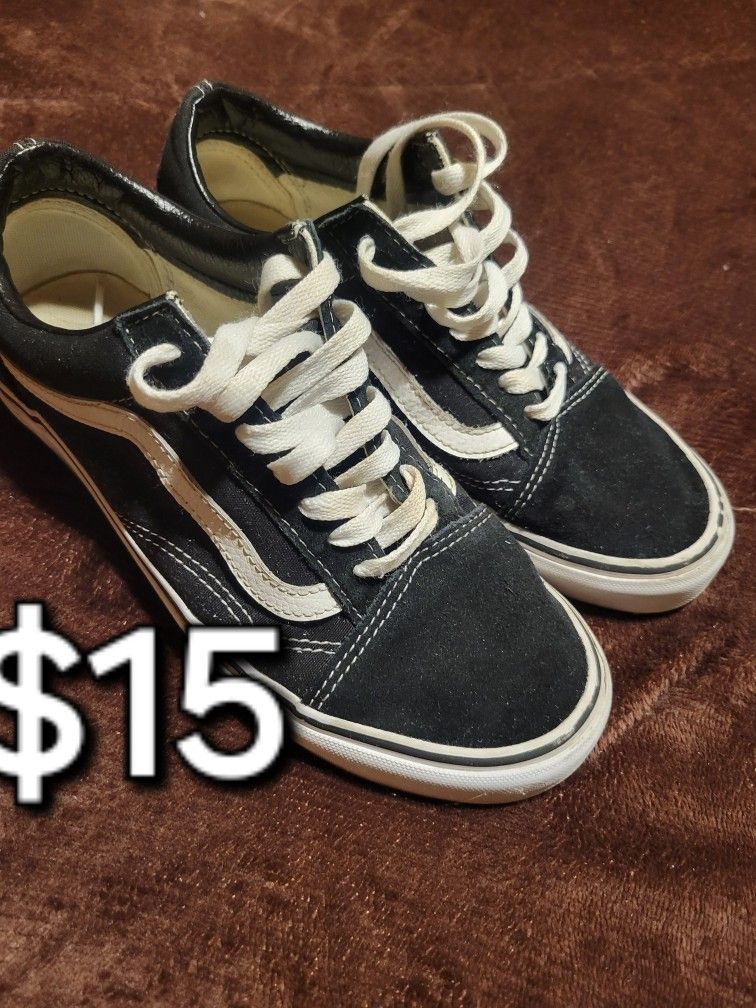 Classic Vans Black And White W7.5- M6