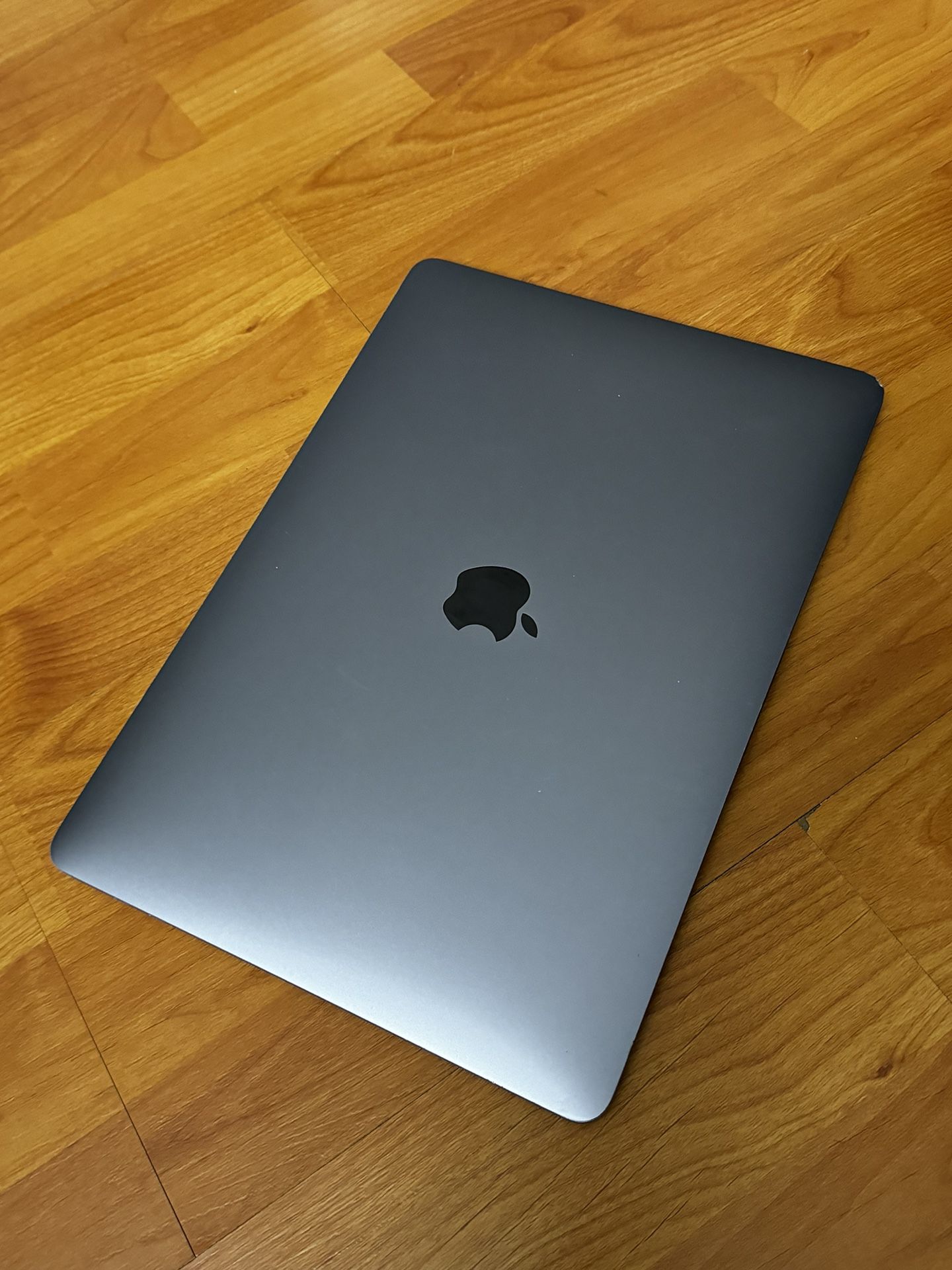 2017 Macbook Pro 13” 3.1GHz i5 8GB 250GB SSD