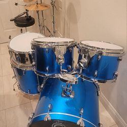 Gretsch Drum Set Complete 5pc 
With Zildjian and Sabian Cymbals 
And stands 