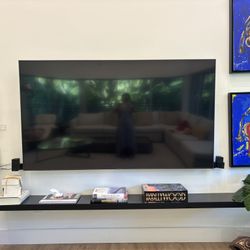 Samsung Q-Led 82” With Wall Mount Included