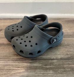 Kids Crocs Classic Clogs – Charcoal Gray – Size C7 (2-3 yrs)