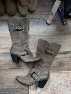Fall cutie buckle grey leather boots