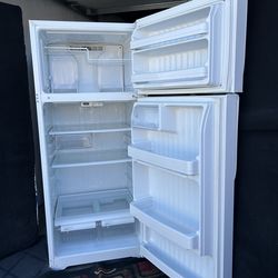 GE refrigerator top freezer and fridge