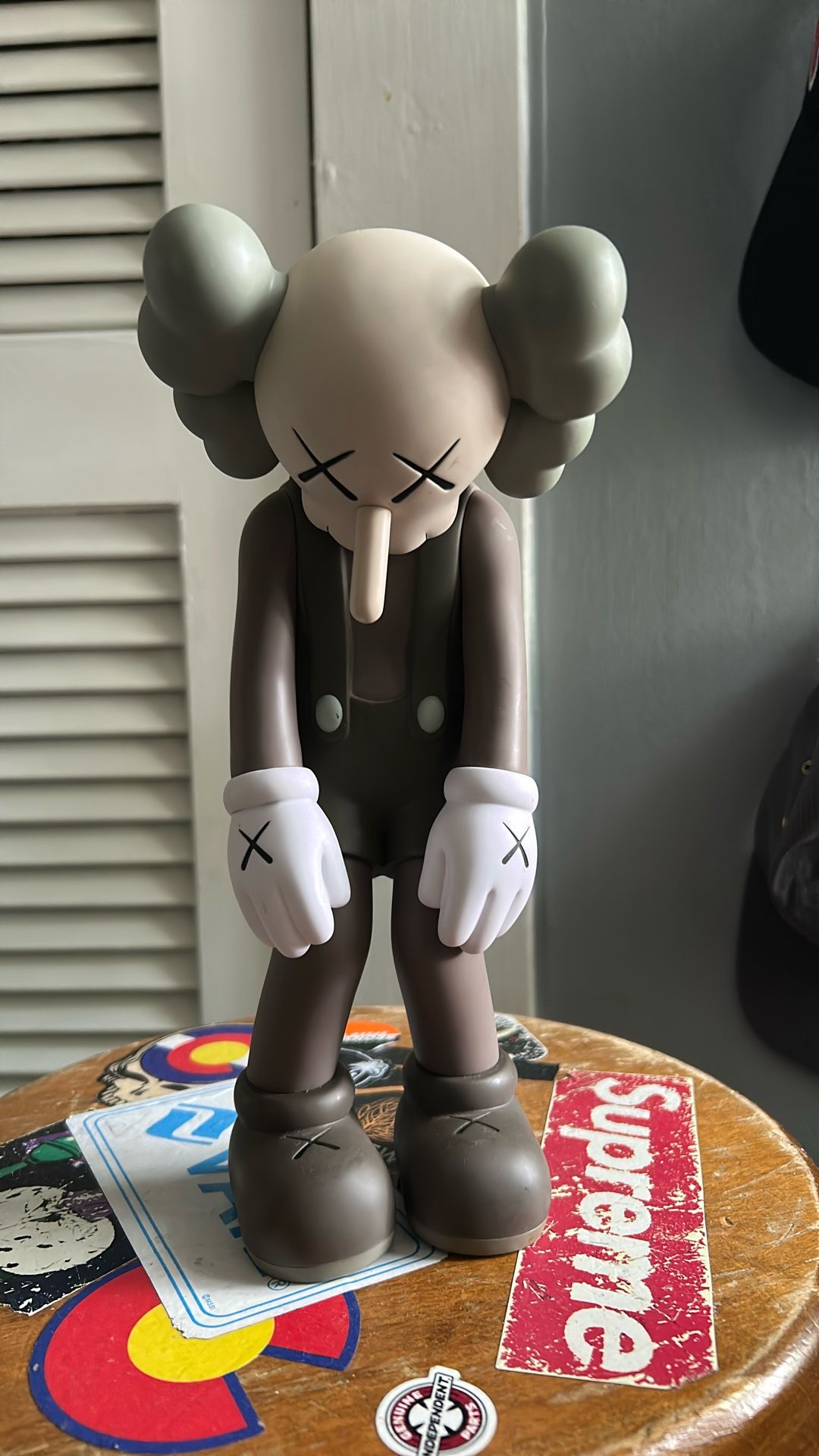 KAWS ..17 Small Líe Medicom Toy