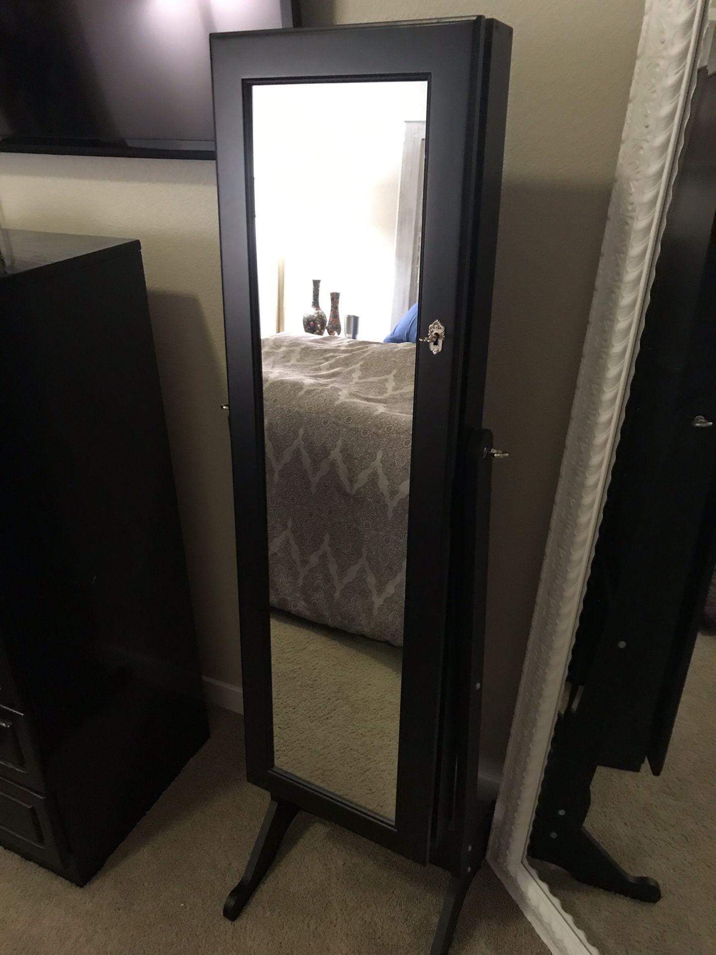 Jewelry cabinet with mirror