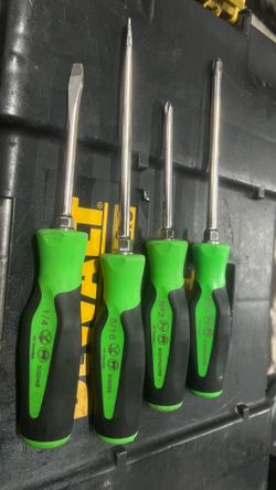 Snap on screwdriver set of 4.  1/4, 5/16, No 2, No 3