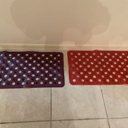 3 Bath Tub Mat $4 Each 