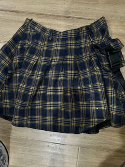 Plaid Pleated Mini Skirt with Buckle Detail Size M