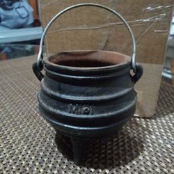 Cast Iron Pot 