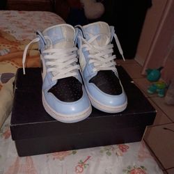 I'm Selling These Because I Need Money And They A Size 5.5y
