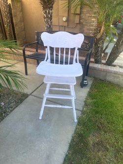 Vintage Wooden High Chair – White | Great for Photo Shoots, Events & Nursery Décor