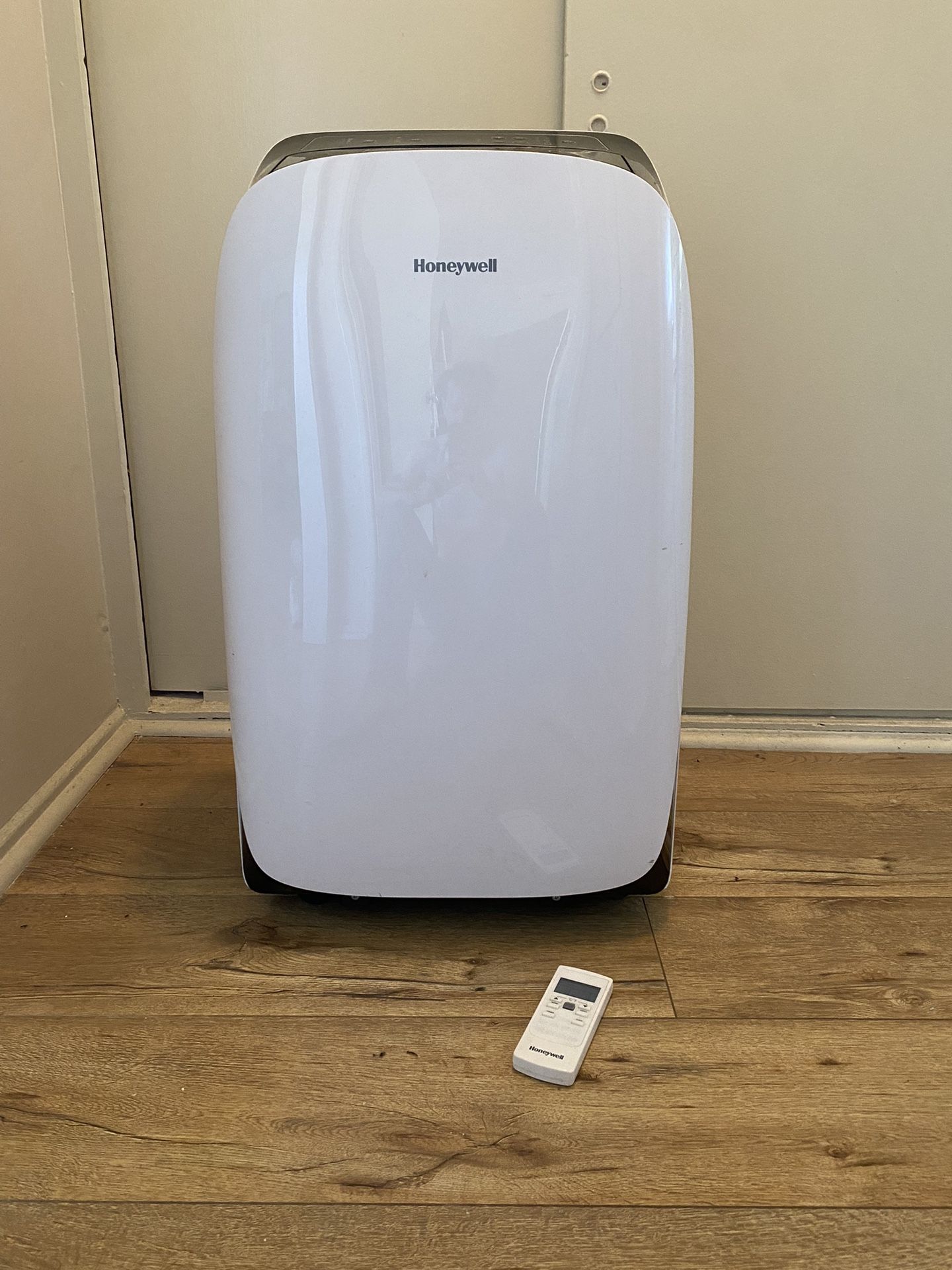 Air Conditioner/Dehumidifier/Fan