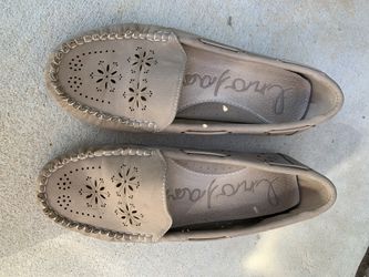 Women flat shoes size 8