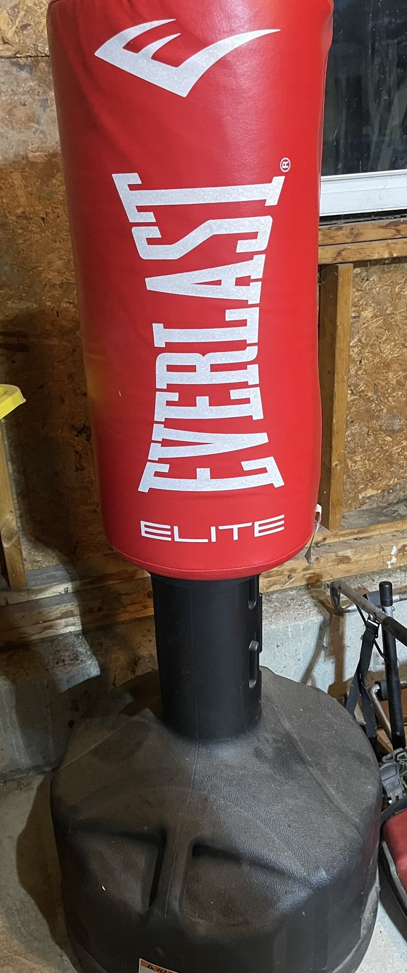Everlast Elite Freestanding Heavy Bag
