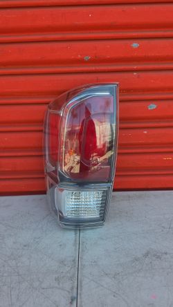 Toyota Tacoma Right Tail Light 2016-2022