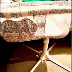 Halo Bassinest With Blue Pattern 