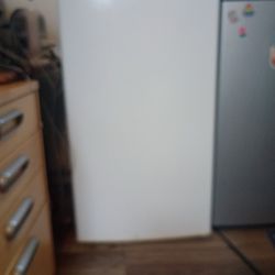 Sanyo Mini Fridge And Freezer