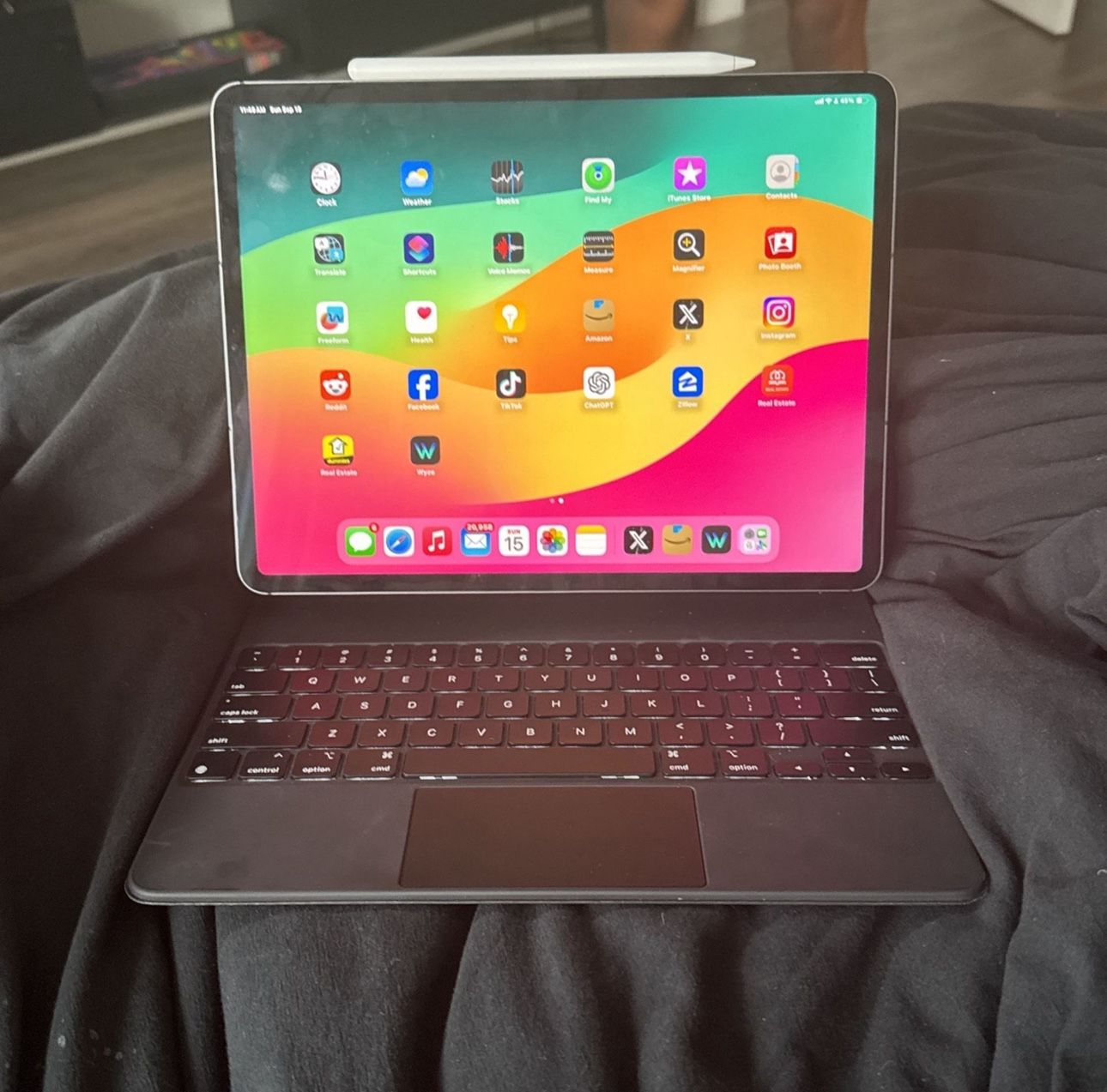 iPad Pro 12.9” 5th Gen Cellular + WiFi 1TB Storage Magic Keyboard