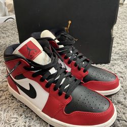 Jordan 1 Chicago Black Toe