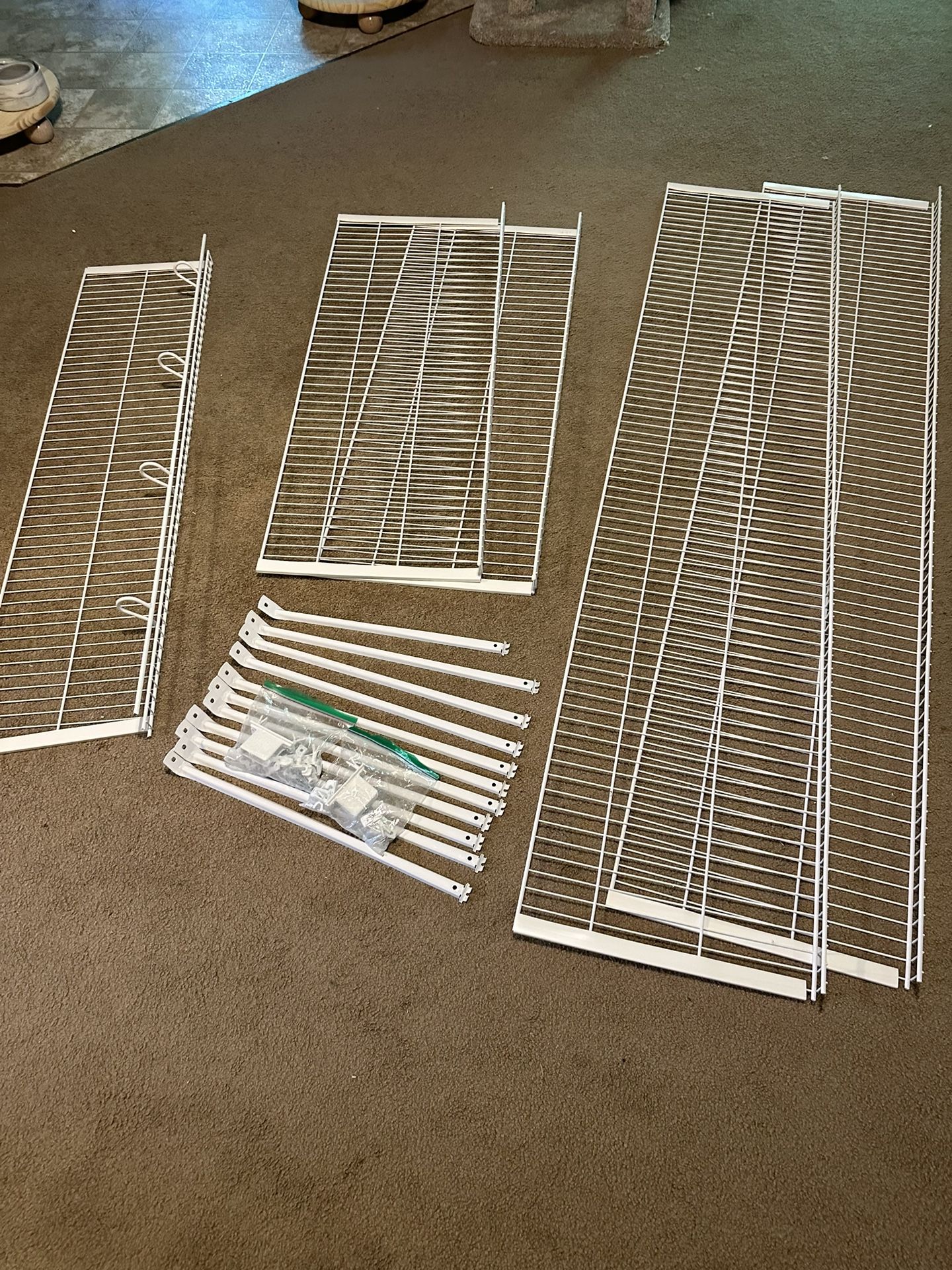 Wire Shelvings With Brackets