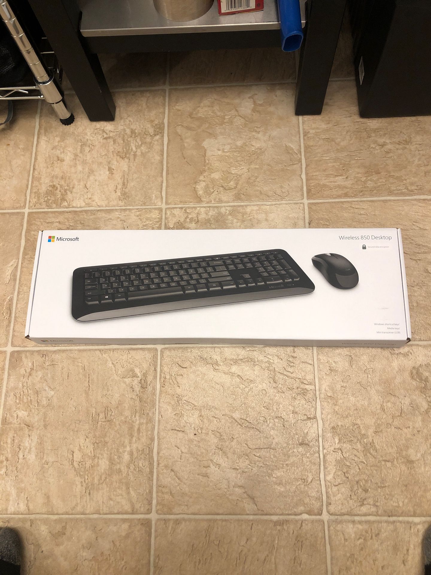 MICROSOFT WIRELESS 850 desktop w/Mouse DELIVERY AVAILABLE LOCALLY!