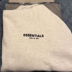 ESSENTIALS SET