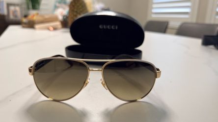 Gucci Gold Aviator Sunglasses - Authentic w/ Case⁠
