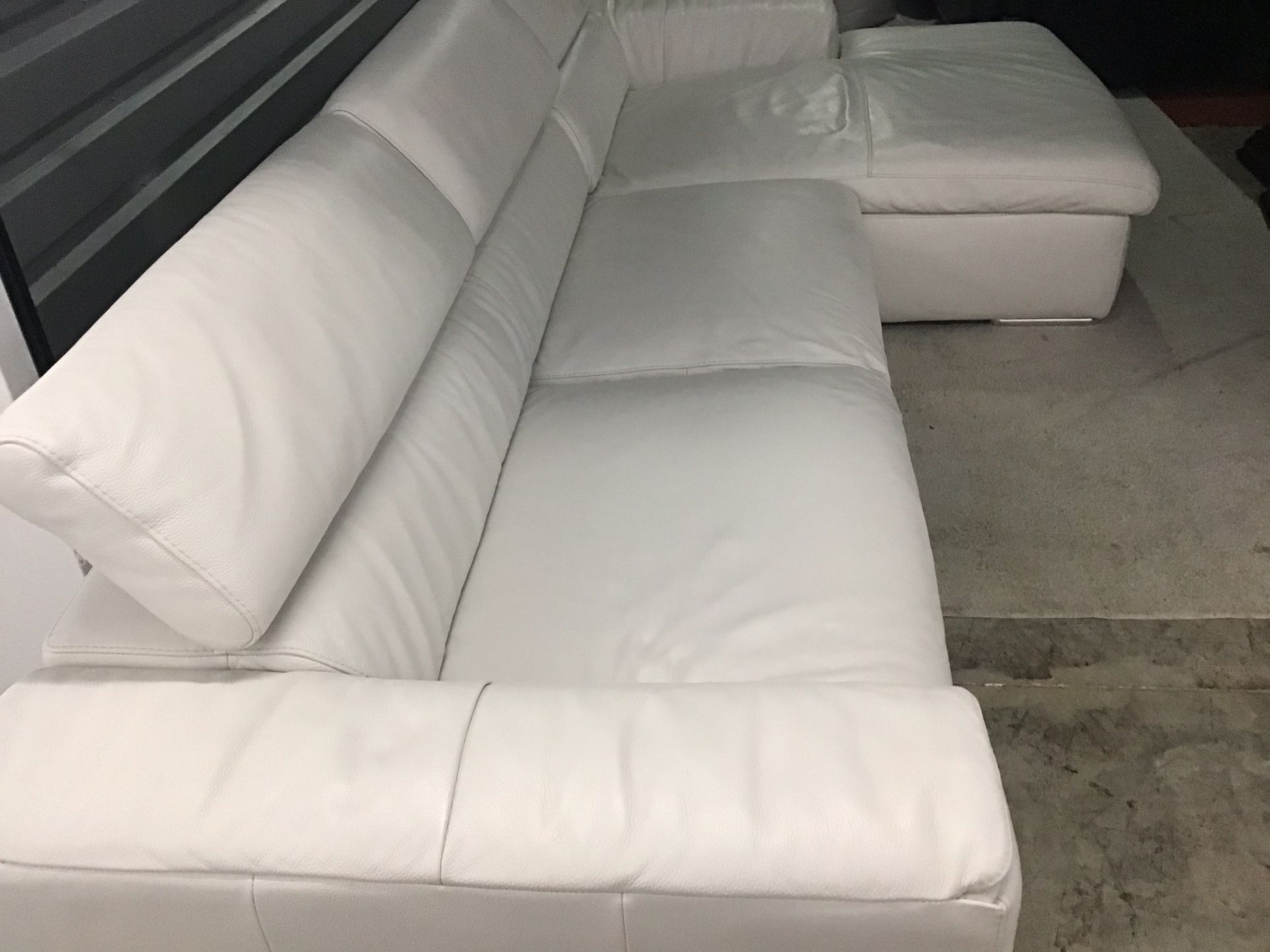 SECTIONAL GENUINE LEATHER WHITE COLOR…DELIVERY SERVICE AVAILABLE ✅🚚