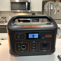 Jackery Explorer 500 W/ Charger 